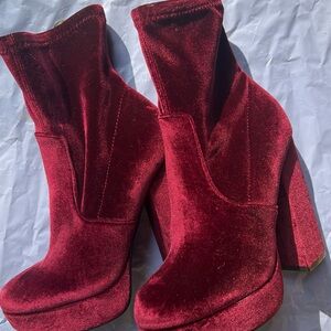 Steve Madden Elegant Velvet Ankle Boots